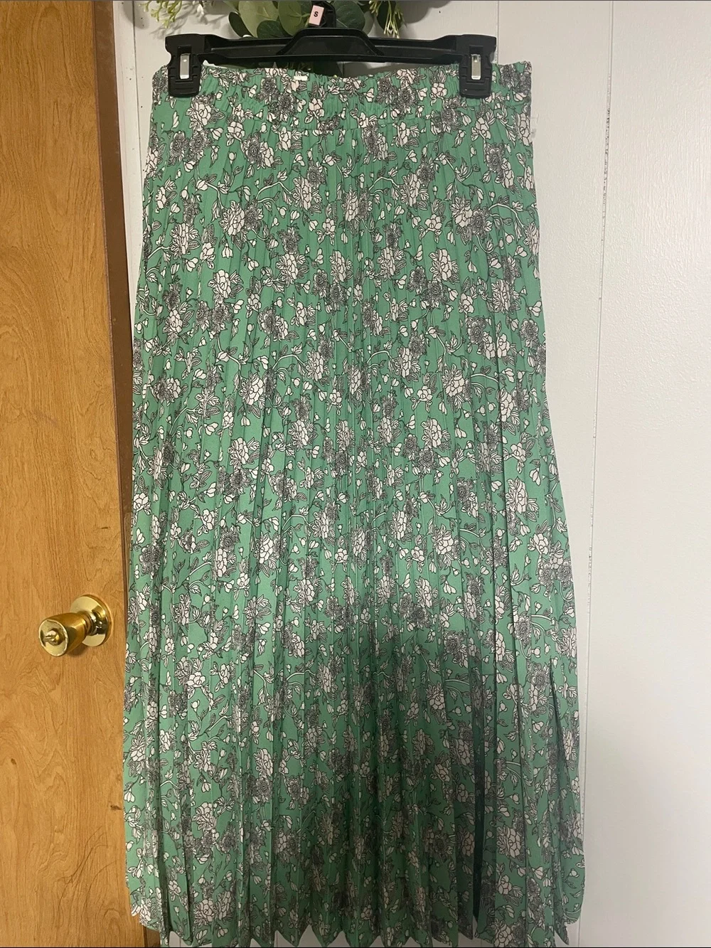 Max Studio Green Floral Pleated Midi Skirt